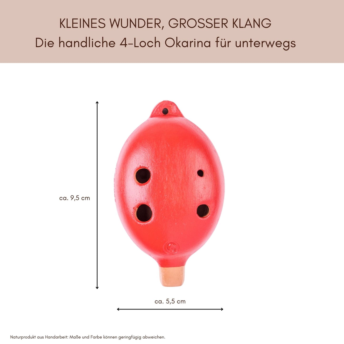 Die kompakte Größe der Pendant Okarina in der Hand gehalten – perfekt zum Umhängen und für unterwegs